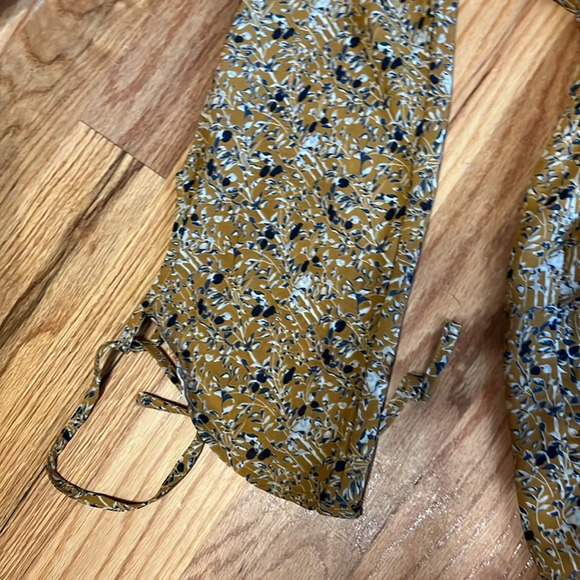 NWOT | LUCCA Couture V-neck Romper | UO | Size Medium - Picture 6 of 10